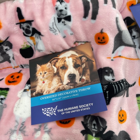 Halloween PINK Dog Blanket 🩷🎃 Dogs in Costumes w/ Pumpkins Velvet Plush Throw - Picture 5 of 6